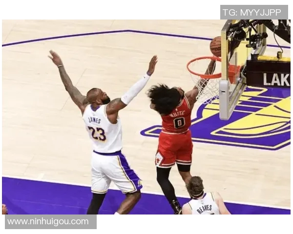 2018年湖人与活塞激战回顾球场上的精彩瞬间与战术较量分析