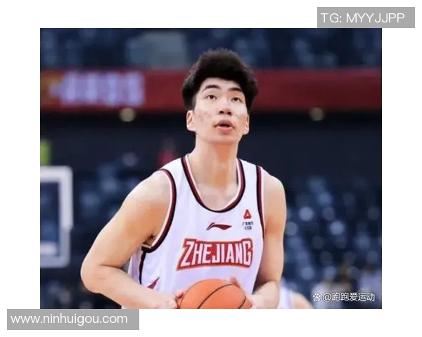 余嘉豪的成长之路：从青涩少年到篮球场上的耀眼明星